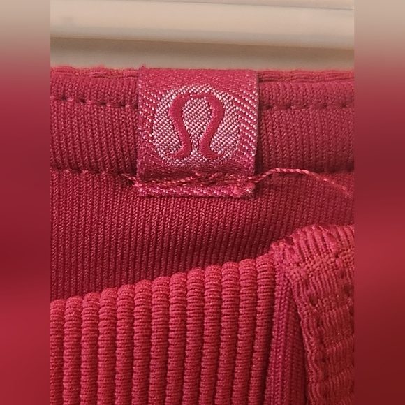 Lululemon Size 4 Red Leggings Like New 28" Inseam - Picture 8 of 8